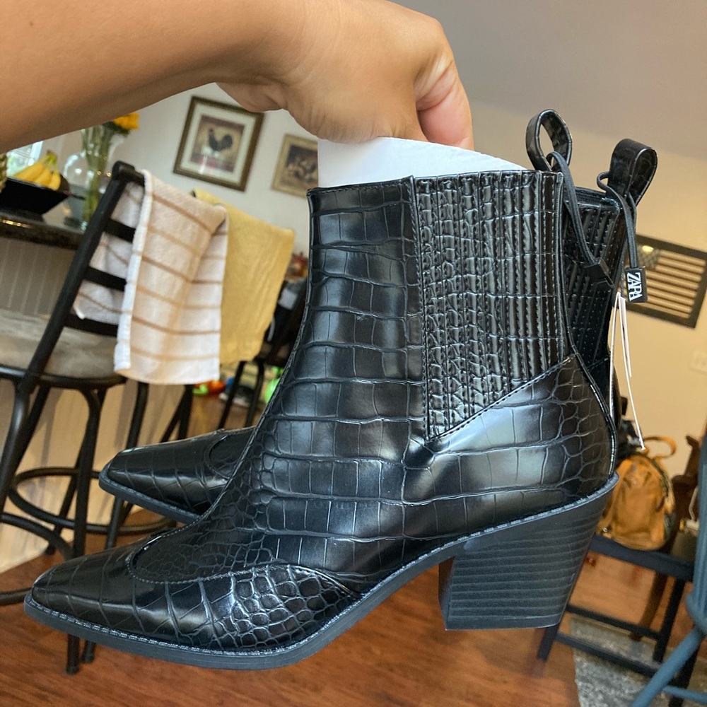 New women’s Zara boots